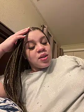 QueenNuttCollector online show from January 30, 2025, 1:33 am