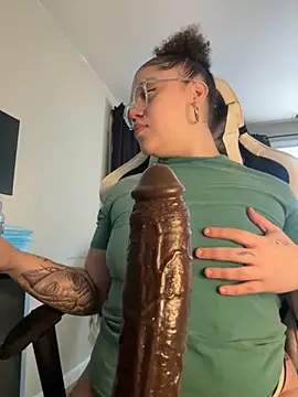 QueenNuttCollector online show from October 14, 2025, 4:18 pm