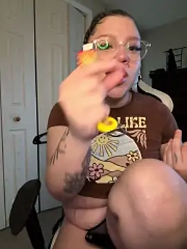 QueenNuttCollector online show from March 3, 2026, 6:26 pm