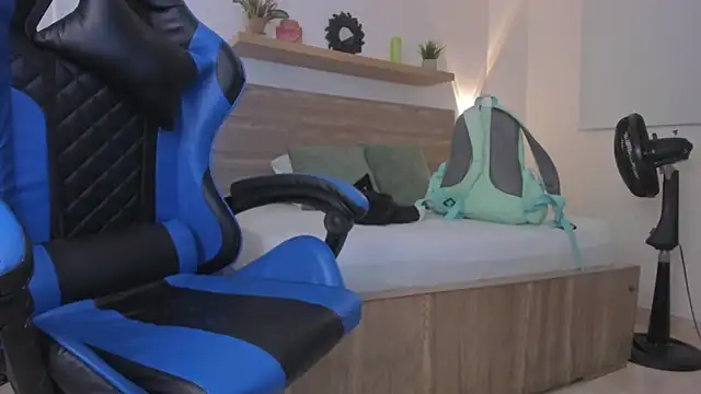 izaro22 online show from February 18, 2026, 12:34 pm