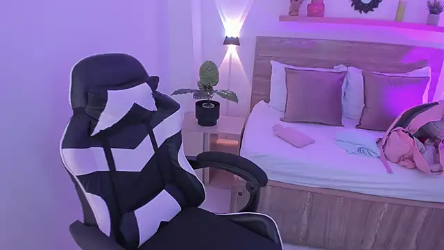 izaro22 online show from October 16, 2025, 1:30 pm