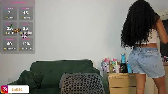 HOTBLACKANDWHITE2 online show from September 10, 2025, 7:24 pm