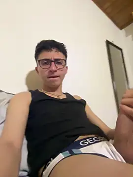 CamiRojas boy online show from May 9, 2026, 3:43 am