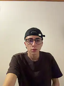 CamiRojas boy online show from November 17, 2025, 4:16 am