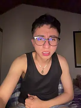 CamiRojas boy online show from May 13, 2026, 3:35 am