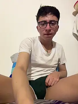 CamiRojas boy online show from March 11, 2026, 3:44 am