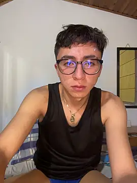 Snapshot of CamiRojas_boy chatting on June 14, 2026, 3:30 am CamiRojas boy online show from June 14, 2026, 3:30 am