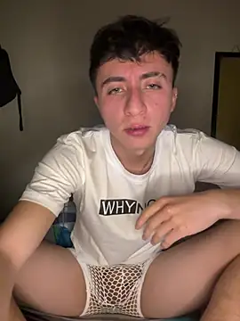 Snapshot of CamiRojas_boy chatting on July 17, 2026, 3:37 am CamiRojas boy online show from July 17, 2026, 3:37 am