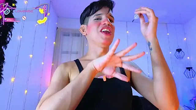 Snapshot of Ariel_Femboy_ chatting on February 14, 2026, 4:13 am Ariel Femboy online show from February 14, 2026, 4:13 am