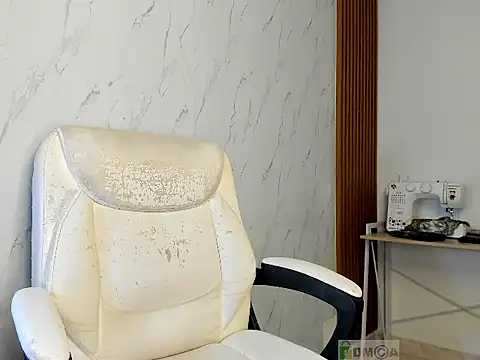Snapshot of aleja_belle chatting on May 3, 2026, 1:11 am aleja belle online show from May 3, 2026, 1:11 am