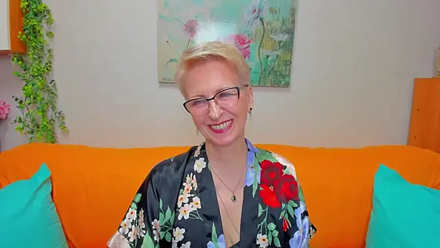 iamyourdream89 online show from April 22, 2026, 2:13 pm