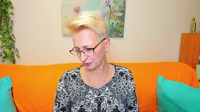 iamyourdream89 online show from November 2, 2025, 12:21 pm