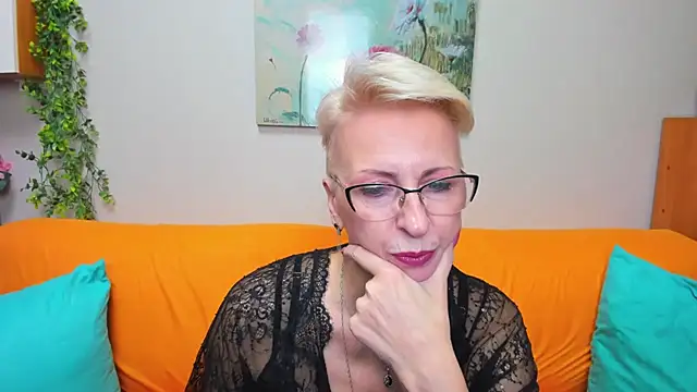 iamyourdream89 online show from December 5, 2025, 1:10 pm