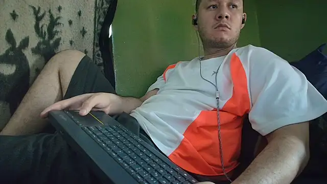 Snapshot of sweet_cock28 chatting on July 16, 2026, 3:20 pm sweet cock28 online show from July 16, 2026, 3:20 pm