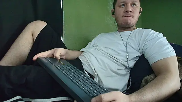 Snapshot of sweet_cock28 chatting on July 25, 2026, 3:40 pm sweet cock28 online show from July 25, 2026, 3:40 pm