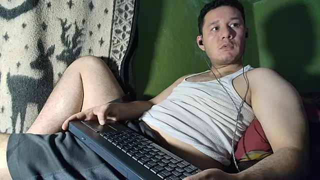 Snapshot of sweet_cock28 chatting on June 3, 2026, 3:29 am sweet cock28 online show from June 3, 2026, 3:29 am