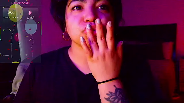 kimmiakiss22 online show from November 30, 2025, 9:37 pm