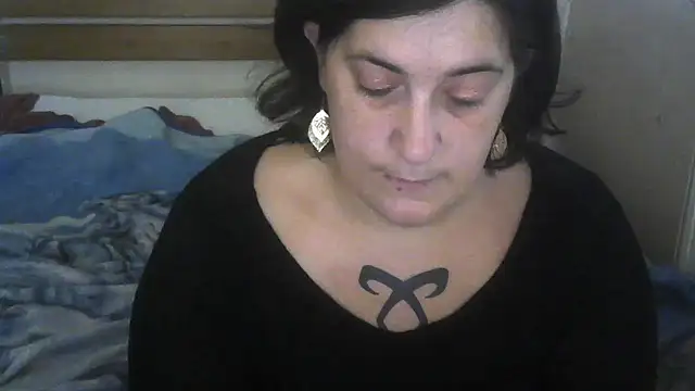 Snapshot of Lolabeluccia_xh_ chatting on August 1, 2026, 5:27 am Lolabeluccia xh online show from August 1, 2026, 5:27 am