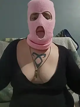 Lolabeluccia xh  online show from December 4, 2025, 7:40 am