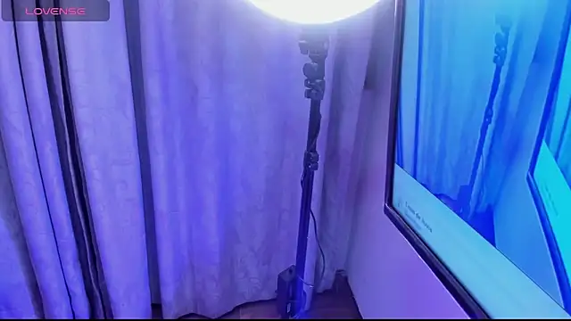 xhinata hyugax online show from April 24, 2026, 1:40 am