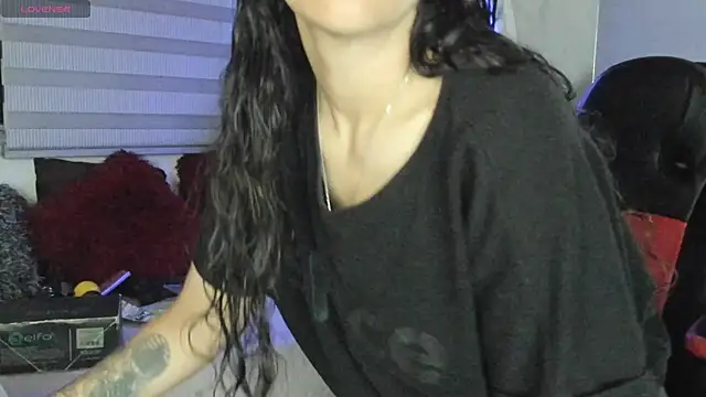 Snapshot of natasha_logan_ chatting on May 3, 2026, 4:06 am natasha logan online show from May 3, 2026, 4:06 am