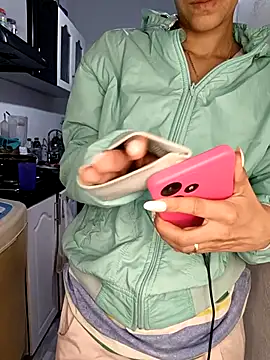 catire2323 online show from September 19, 2025, 12:25 am