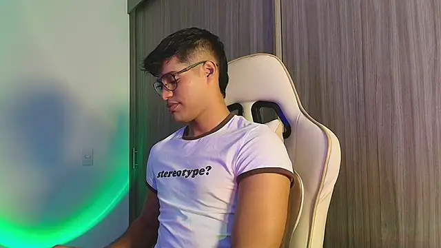 Jimmy Leeh  online show from October 19, 2025, 9:17 pm