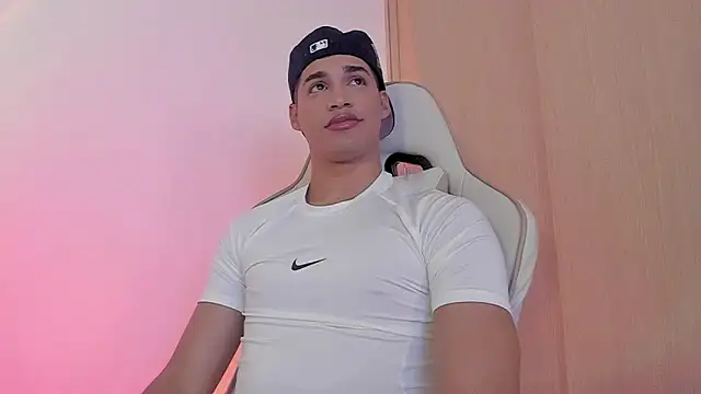 Jimmy Leeh  online show from December 8, 2024, 11:08 pm