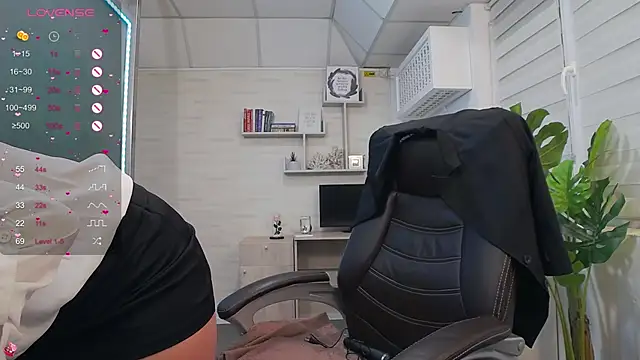 AvaBlue  online show from March 3, 2025, 4:10 am