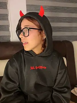 crystal bunny7 online show from March 10, 2025, 7:00 am