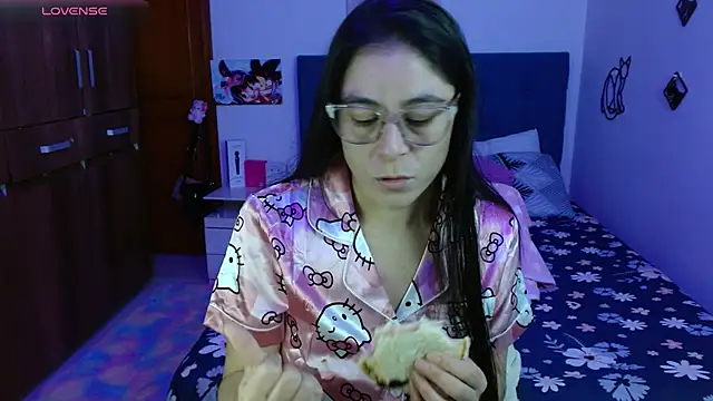 Snapshot of antonella_sweet33 chatting on August 4, 2026, 3:27 pm antonella sweet33 online show from August 4, 2026, 3:27 pm