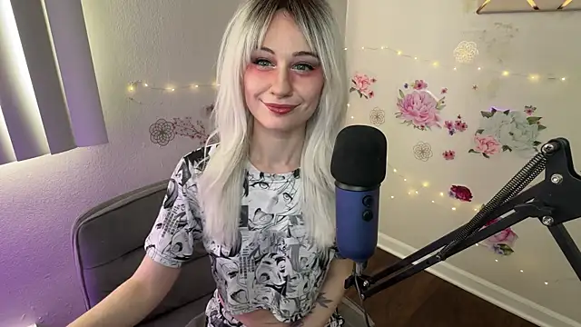 Starr1123 online show from August 6, 2026, 8:37 pm