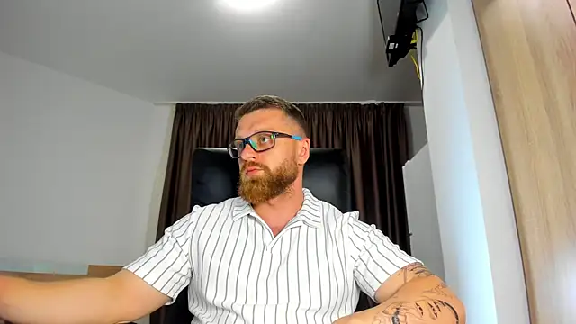 Snapshot of Findom_guy chatting on June 17, 2026, 3:33 pm Findom guy online show from June 17, 2026, 3:33 pm