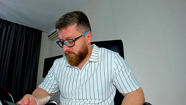 Snapshot of Findom_guy chatting on May 10, 2026, 10:41 am Findom guy online show from May 10, 2026, 10:41 am