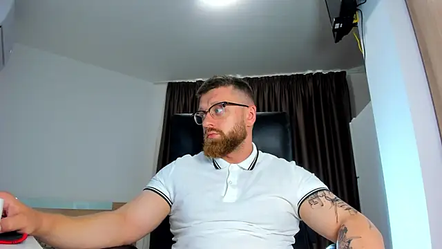 Snapshot of Findom_guy chatting on June 14, 2026, 11:11 am Findom guy online show from June 14, 2026, 11:11 am