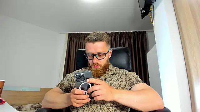 Snapshot of Findom_guy chatting on June 5, 2026, 4:13 pm Findom guy online show from June 5, 2026, 4:13 pm