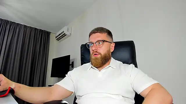 Snapshot of Findom_guy chatting on May 22, 2026, 5:11 pm Findom guy online show from May 22, 2026, 5:11 pm