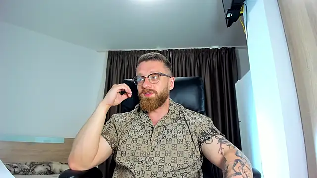Snapshot of Findom_guy chatting on June 18, 2026, 4:23 pm Findom guy online show from June 18, 2026, 4:23 pm