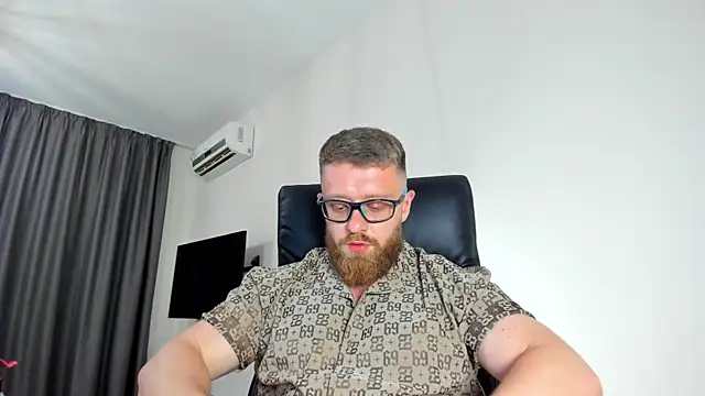 Snapshot of Findom_guy chatting on May 29, 2026, 7:53 pm Findom guy online show from May 29, 2026, 7:53 pm