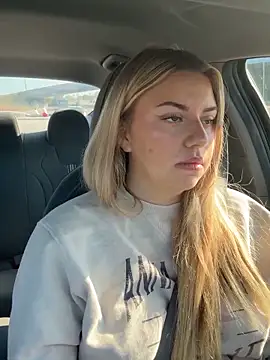 nicolesugarr online show from September 18, 2025, 1:47 pm