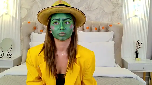 LilyRaisa online show from October 31, 2025, 5:48 am