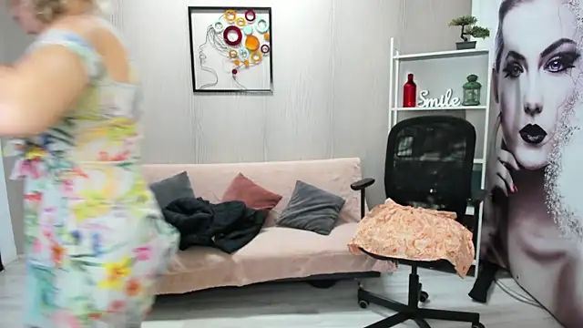 Cassandra Hotty online show from December 22, 2025, 4:34 am