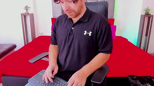 michacosio online show from October 18, 2025, 8:55 pm