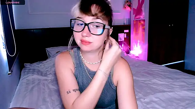 Cosmo Riri online show from September 25, 2025, 5:02 am