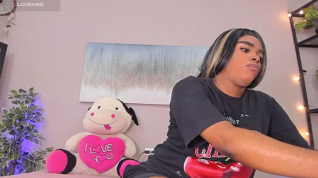 Briana Wells  online show from March 15, 2026, 12:56 pm