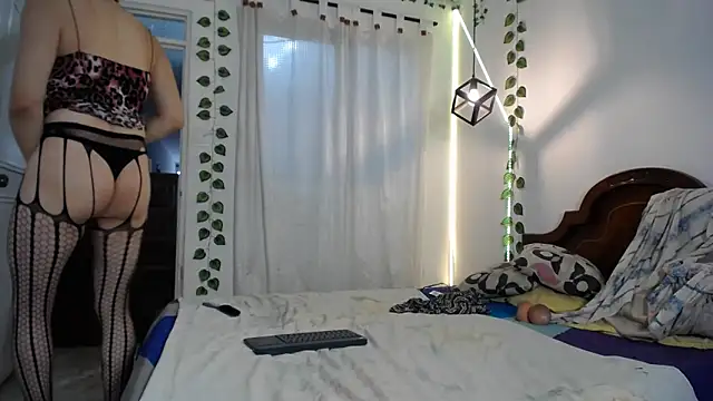 Snapshot of ivonne__hott1 chatting on February 21, 2026, 6:21 pm ivonne hott1 online show from February 21, 2026, 6:21 pm