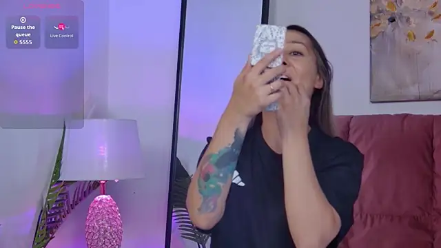 NicolLopeze online show from September 15, 2025, 5:52 am