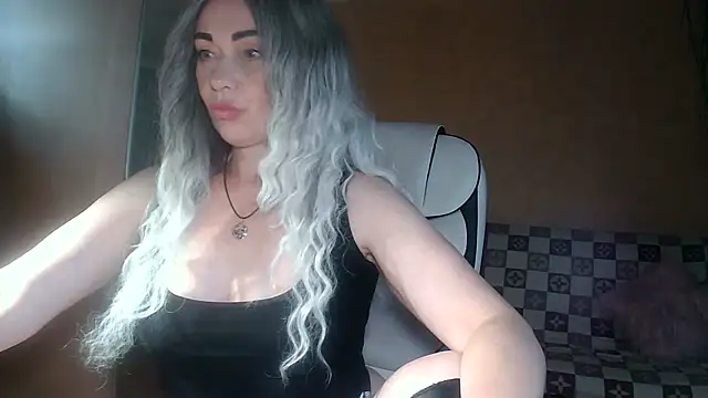 Snapshot of Roxolana_Drim chatting on July 8, 2026, 11:22 am Roxolana Drim online show from July 8, 2026, 11:22 am