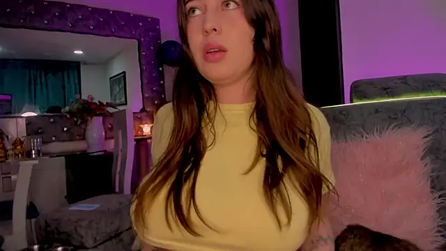 zoe kittylove online show from November 3, 2025, 2:50 am