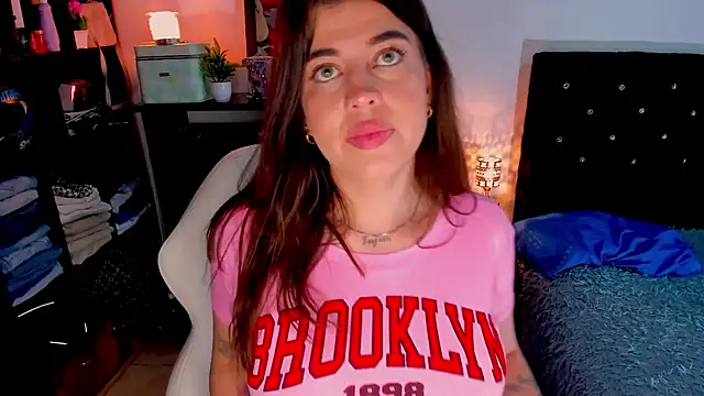 zoe kittylove online show from March 6, 2025, 8:30 am